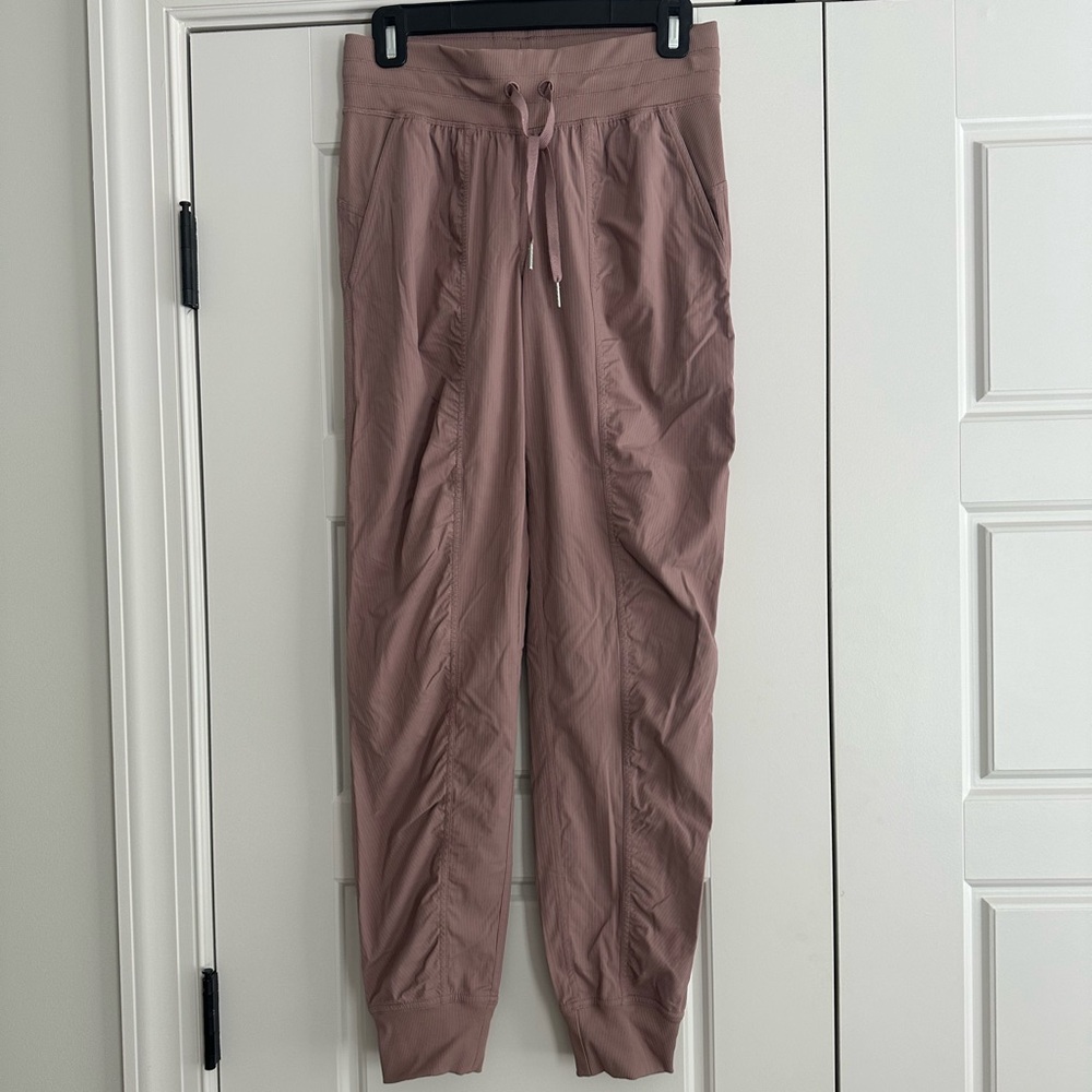 Lululemon - dance studio mid-rise jogger